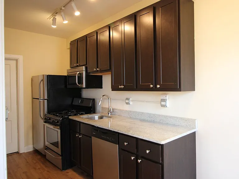 1206-10 W Granville Ave — Photo 2