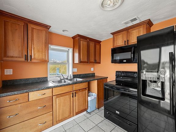 3rd image of 187 Taylor Ave