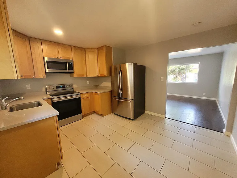 2568 Grove Way — Photo 2