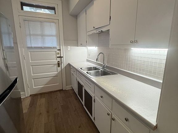 3rd image of 215-19 W Quincy St #2-219