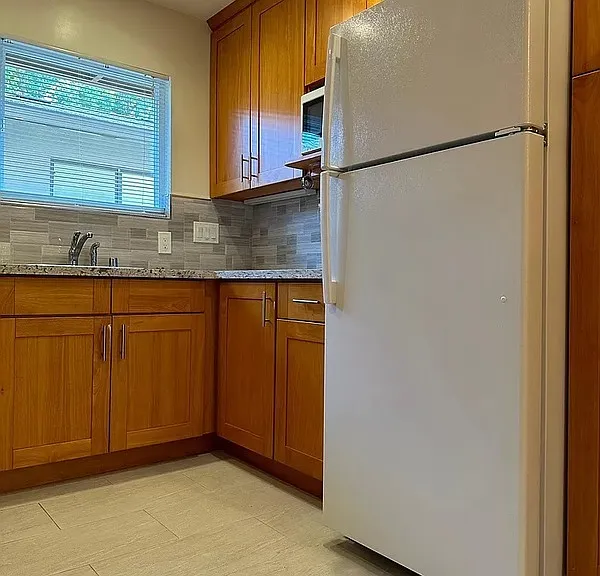 214 Waverley St #5 — Photo 4