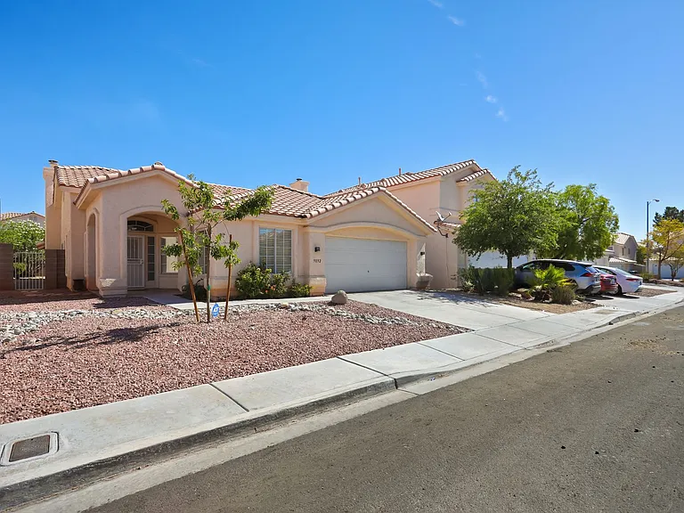 9892 Vermillion Cliffs Ave — Photo 3