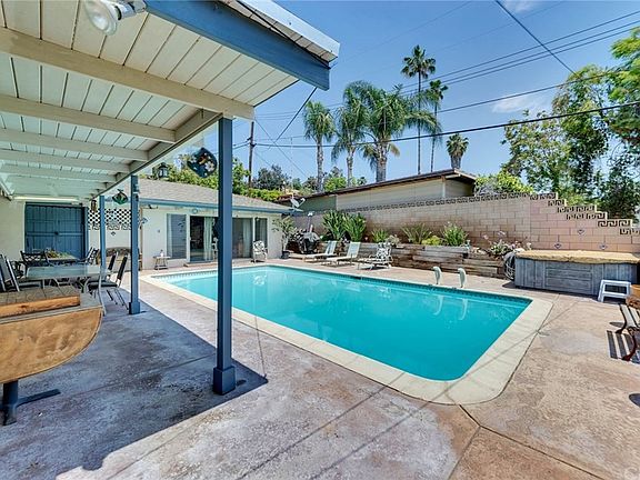 5th image of 1552 Valencia Pl