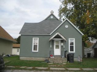 210 W Blackwood St, Sullivan, IL 61951