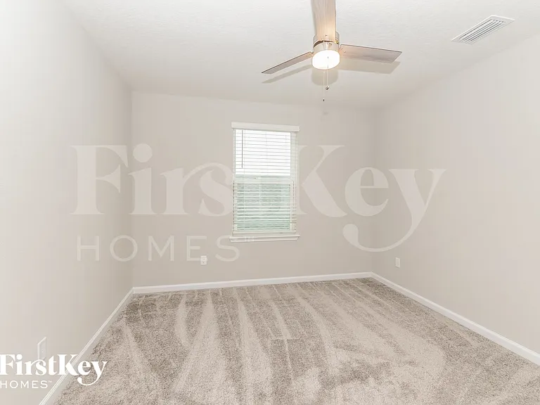 2081 Amberly Dr — Photo 13