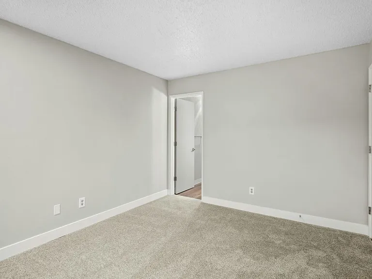 The Alexander Apartments — Photo 20