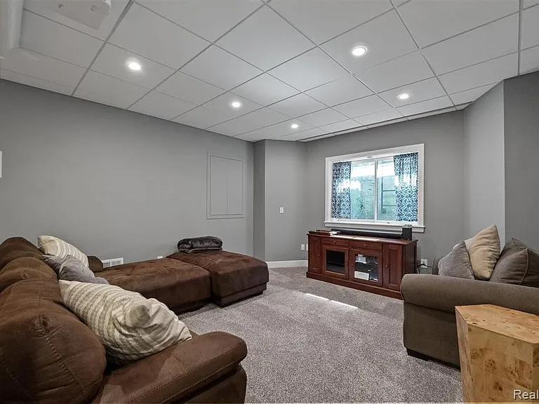 1400 Holland St — Photo 39