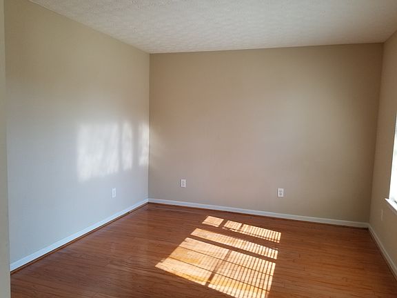 5th image of 551 Sydney Walk Ln