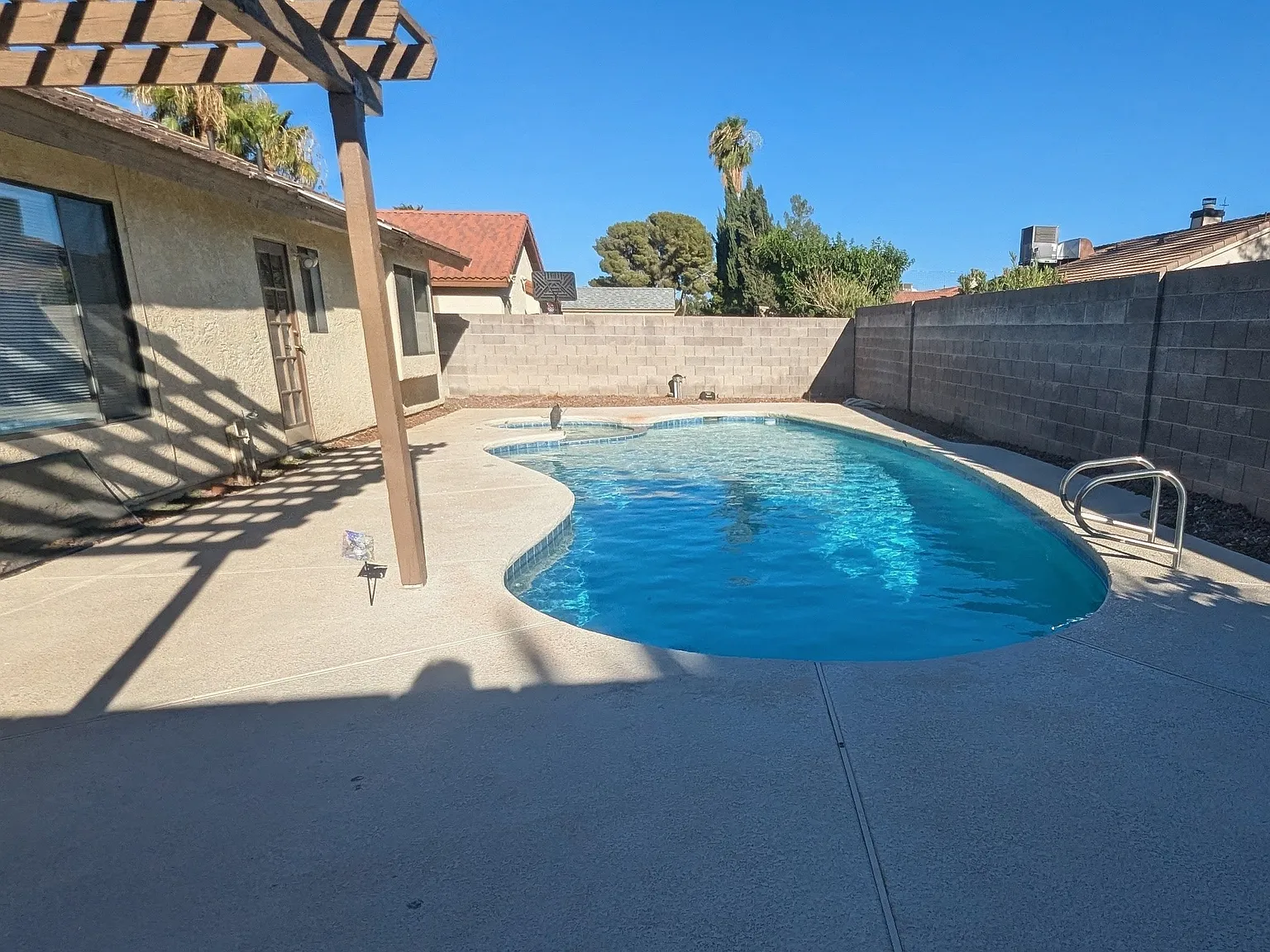 4 bed, 1876 sqft, $2,580 — Photo 2
