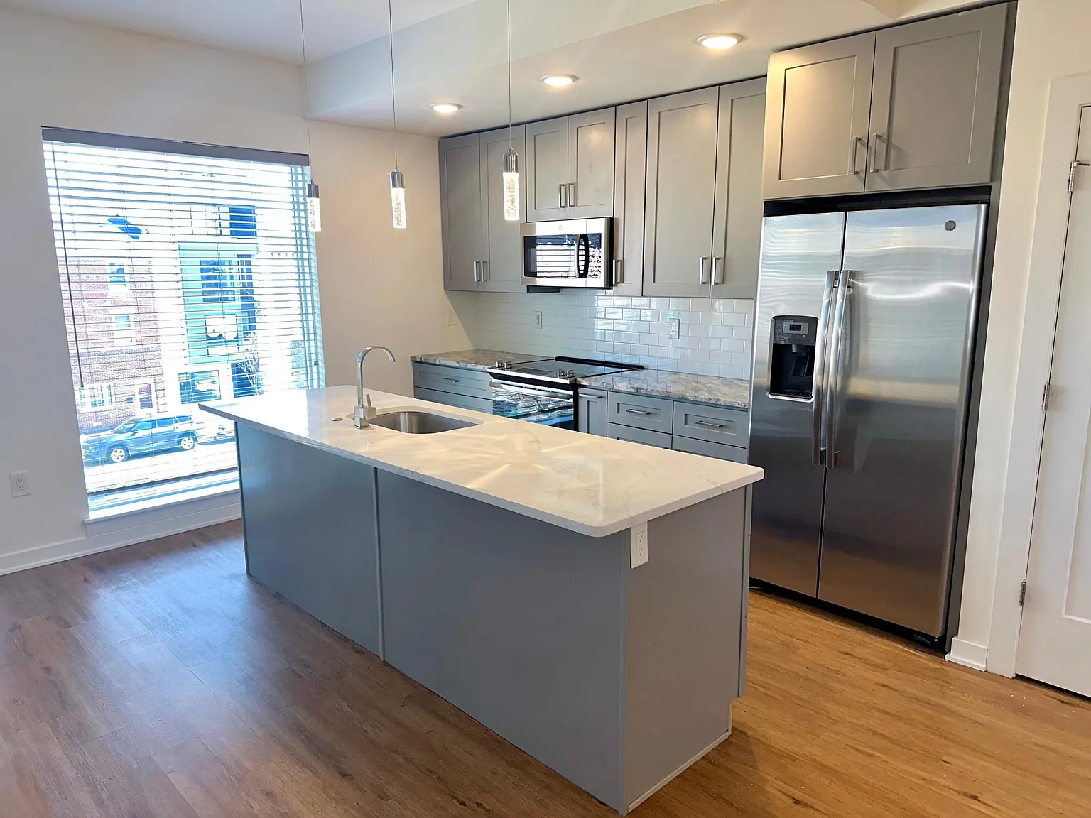 2 bed, 2.5 bath, 1800 sqft, $2,800 — Photo 2