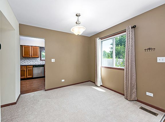 3rd image of 29W760 Galbreath Dr