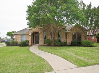 2700 Coventry Ln, Carrollton, TX 75007
