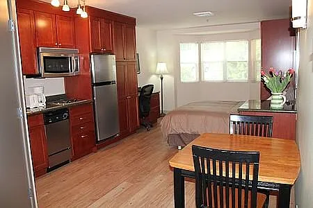 Catalina Apartments — Photo 19