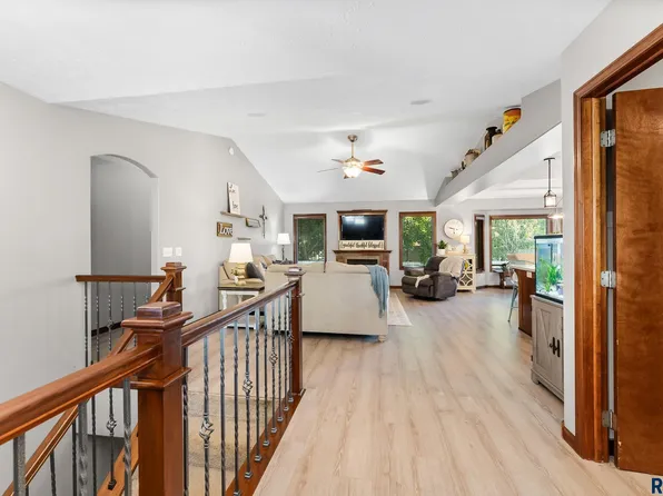 807 E Walnut St, Harrisburg, SD 57032