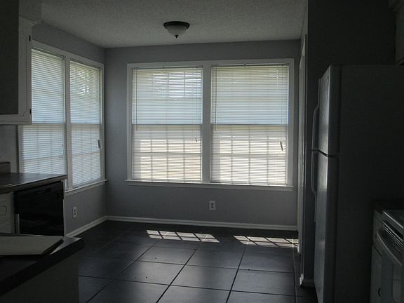 5th image of 733 Cayce Dr