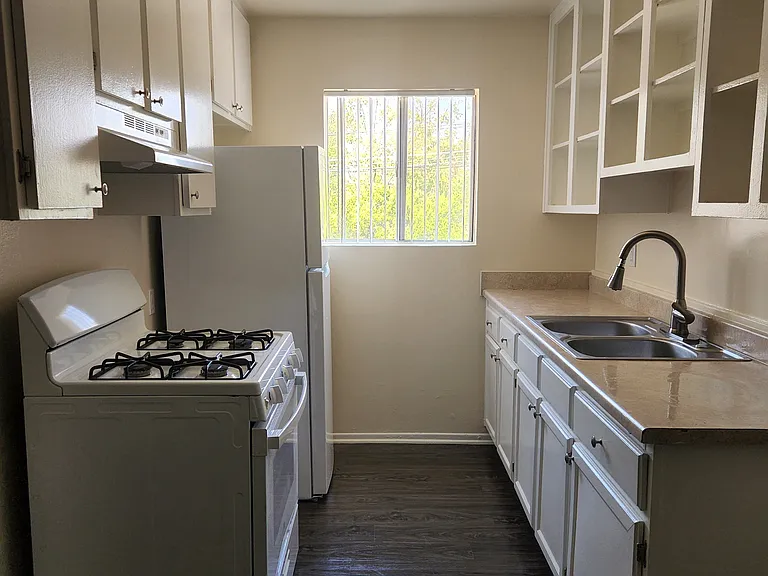 12745 Vanowen St #14 — Photo 9
