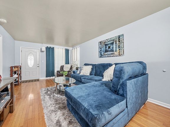 4th image of 418 46th Ave