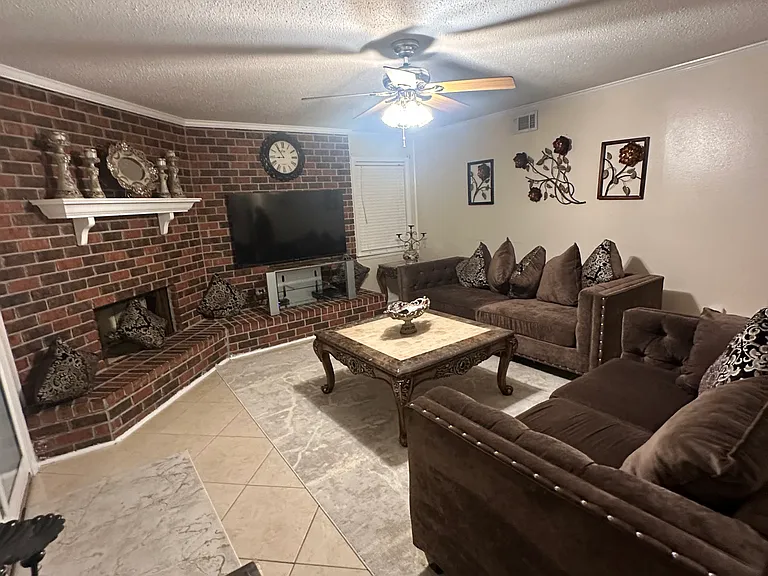 412 Glenmeade Ct — Photo 4
