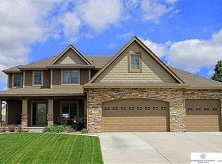 17422 Erskine Cir, Omaha, NE 68116