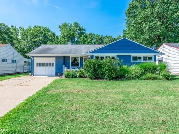 9355 Newkirk Dr, Parma Heights, OH 44130