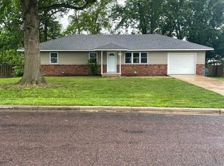 409 Schulz Ave, Monett, MO 65708