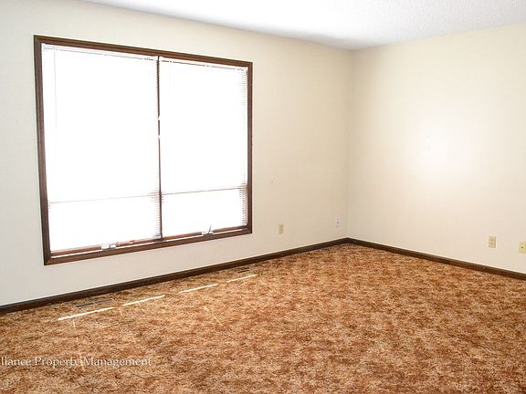 5th image of 2025-27 Shirley Ln #2027