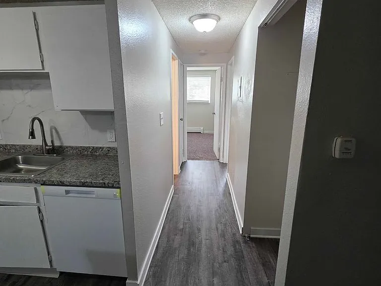 Sunstone Apartments — Photo 27