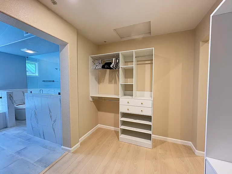 414 Galleria Dr #4 — Photo 34