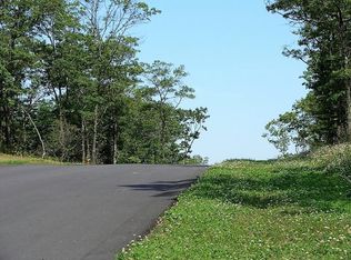 100 Vitruvian Ln, Tiverton, RI 02878