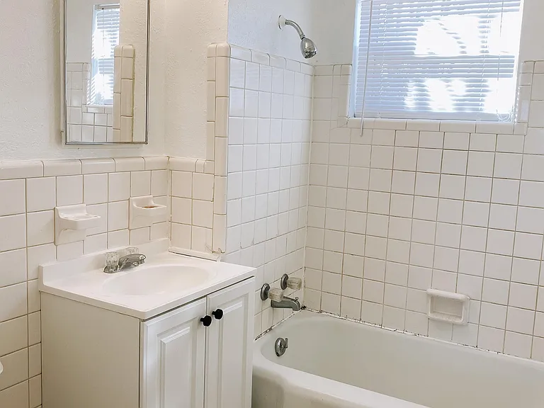 1722 N Lindsay Ave — Photo 13