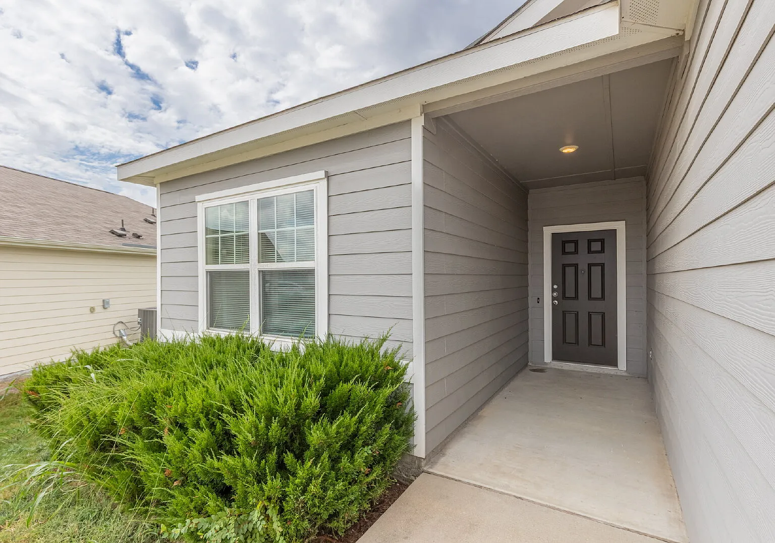 4 bed, 2.0 bath, 1827 sqft, $1,900 — Photo 4