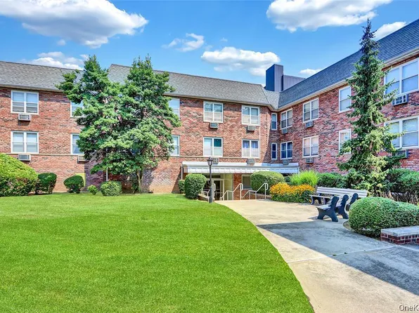 30 Daley Place #247, Lynbrook, NY 11563
