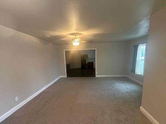 3rd image of 2221 39th St