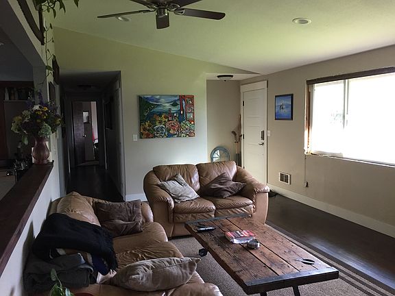 3rd image of 1406 Larkspur Ln