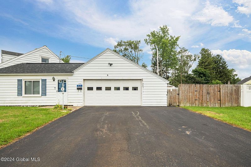 3rd image of 1075 Palazini Drive