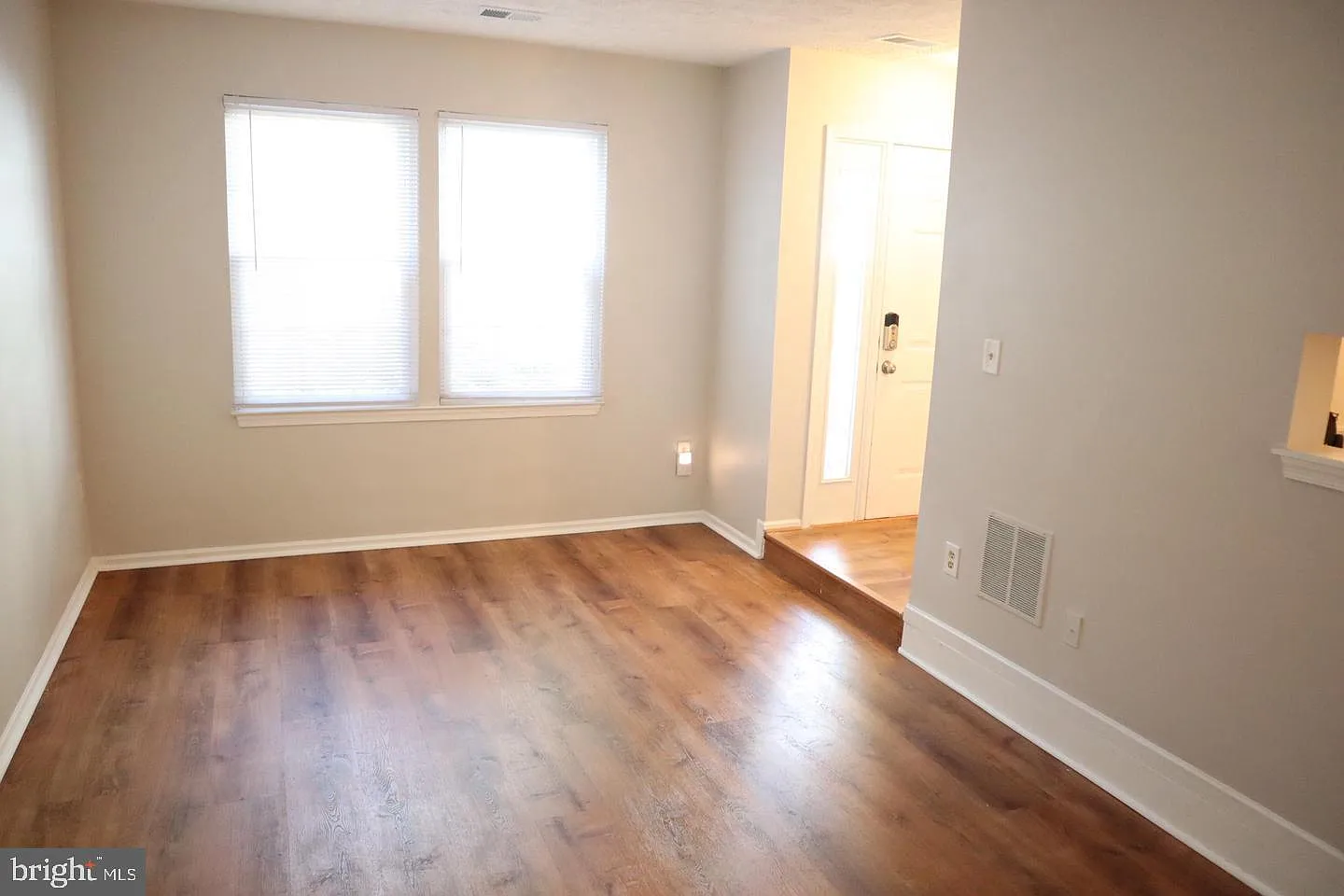 4 bed, 2.5 bath, 1434 sqft, $2,700 — Photo 2