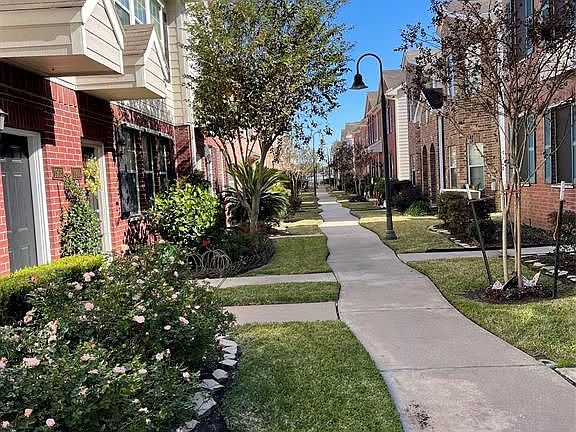 2nd image of 1901 Kemah Village Dr