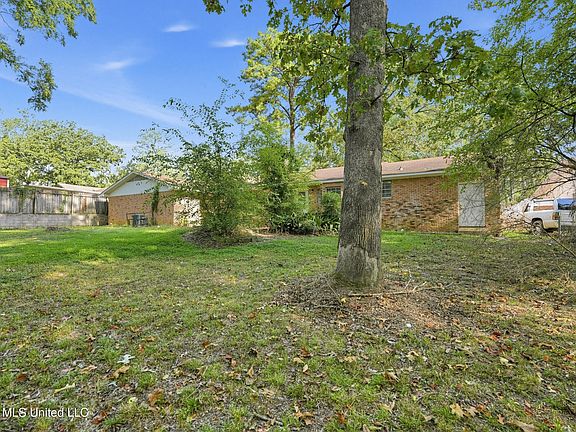3rd image of 1133 Dardanelle Dr