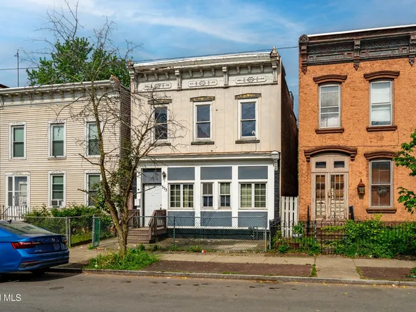 373 3rd St, Troy, NY