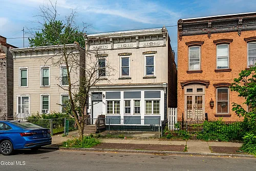 373 3rd St Photo 1