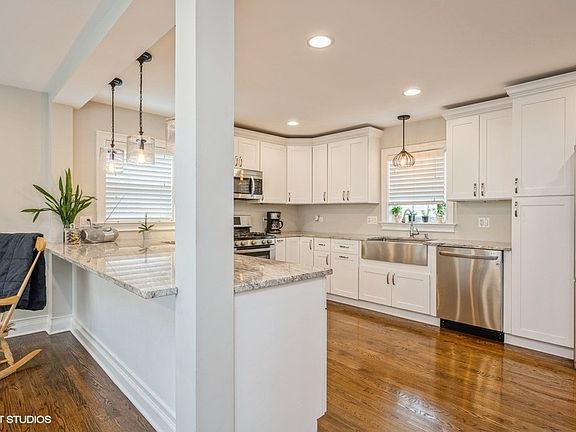 5th image of 5737 N Oriole Ave