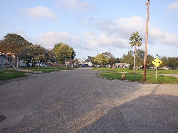4th image of 250 Ellis Dr