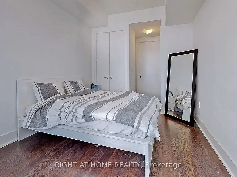 39 Queens Quay E #920 — Photo 10