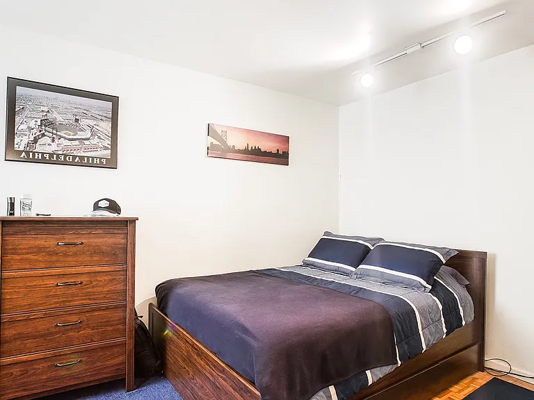 249 Queen St #2 — Photo 11