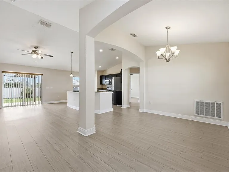 115 Maple Dr — Photo 5