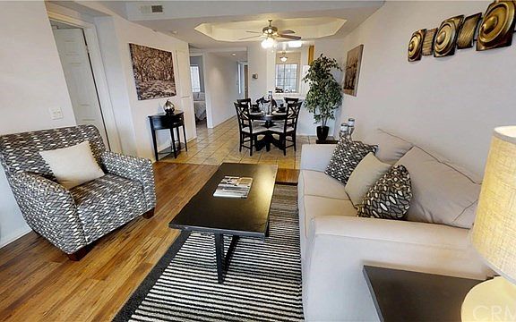 5th image of 535 W 4th St APT 208
