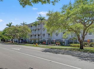 7000 SW 80th St APT 201, Miami, FL 33143