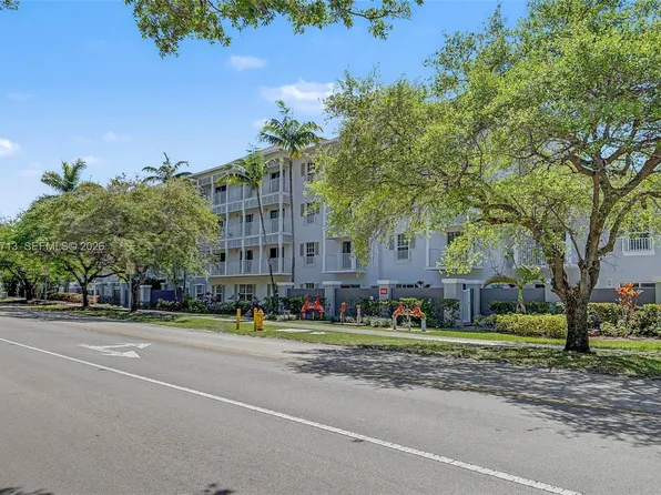 7000 SW 80th St APT 201, Miami, FL 33143