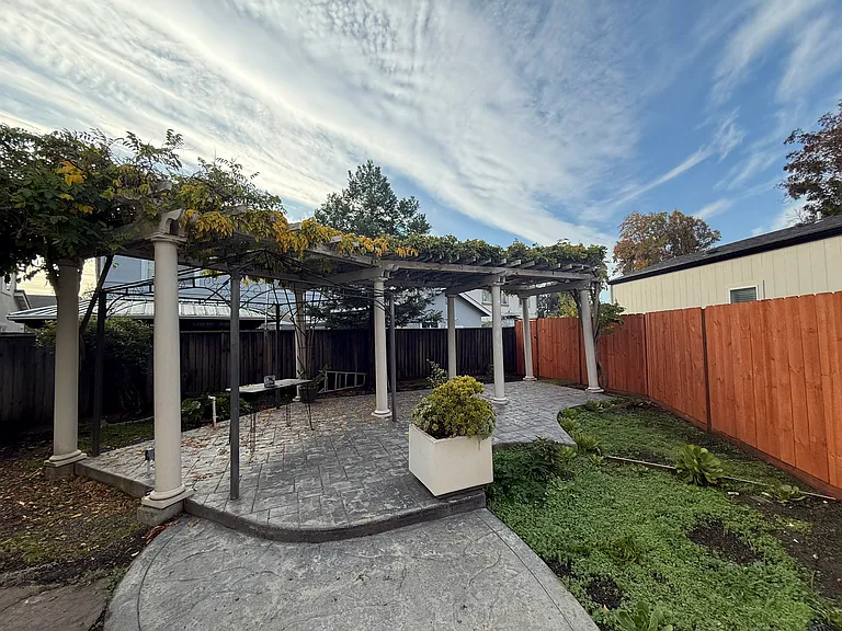 552 Stonehaven Ct — Photo 48