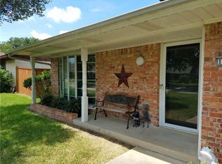 1607 Woodcrest Ln, Carrollton, TX 75006